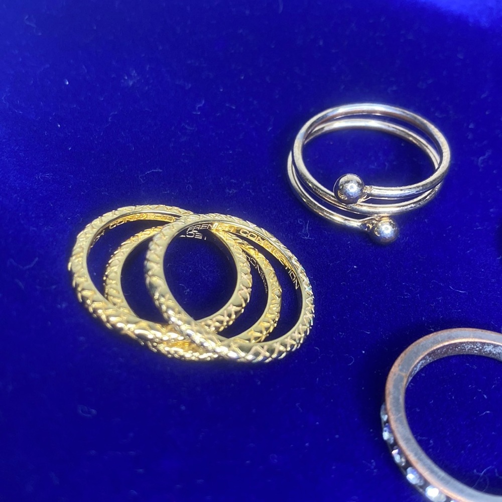 8 Costume Rings - Picture 3 of 11